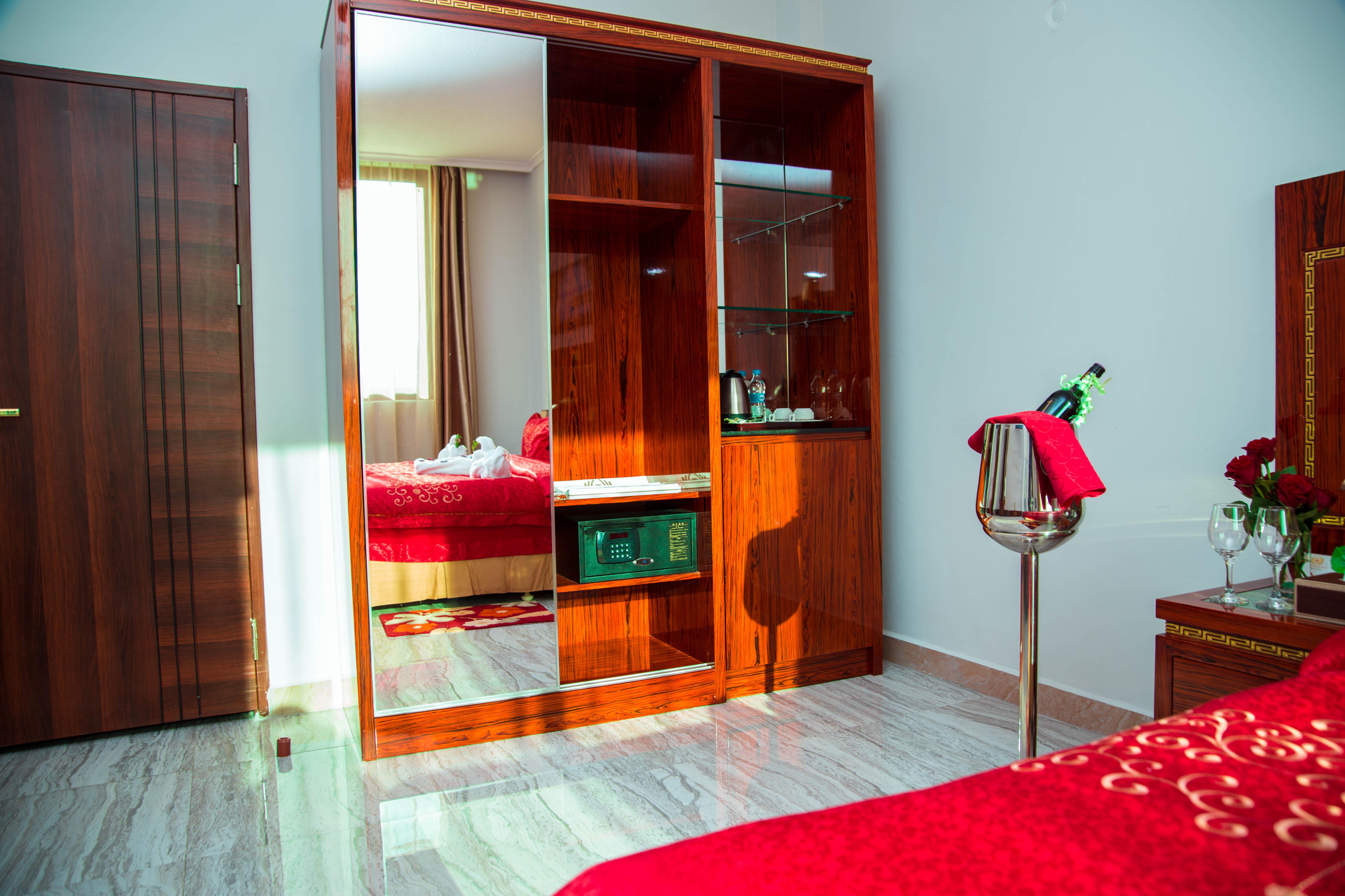 Tiffany Diamond Hotels Ltd - Makunganya Dár Al-Szalám Kültér fotó