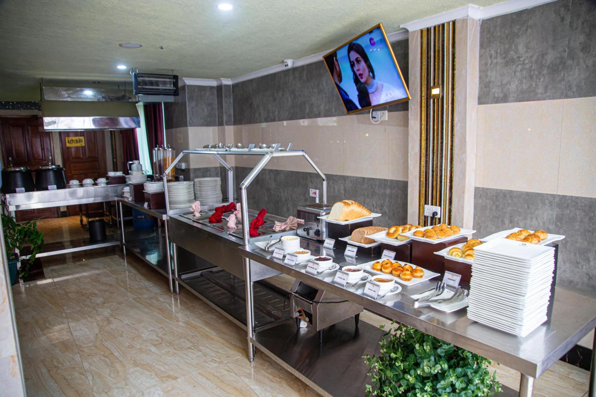 Tiffany Diamond Hotels Ltd - Makunganya Dár Al-Szalám Kültér fotó