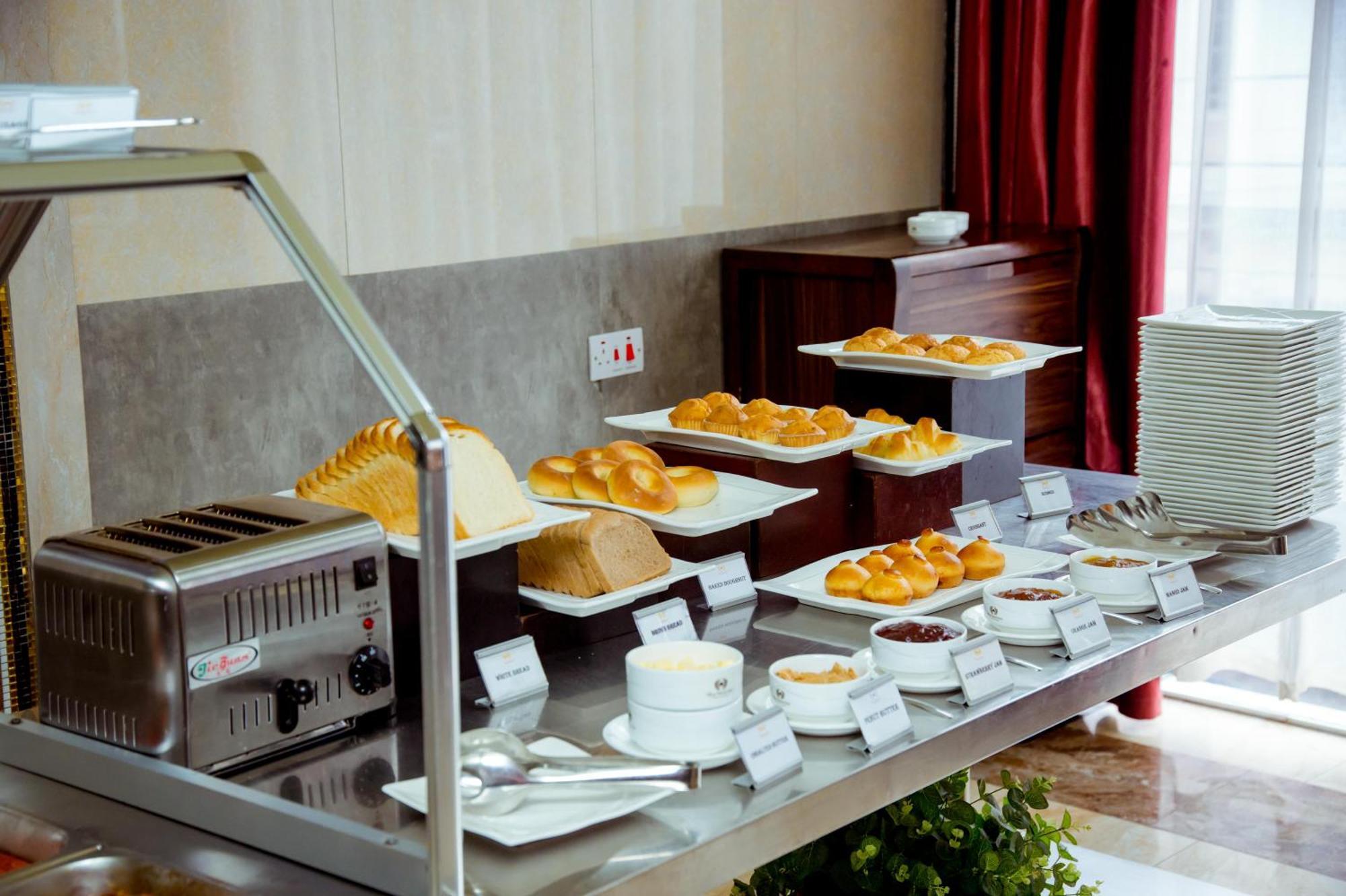 Tiffany Diamond Hotels Ltd - Makunganya Dár Al-Szalám Kültér fotó