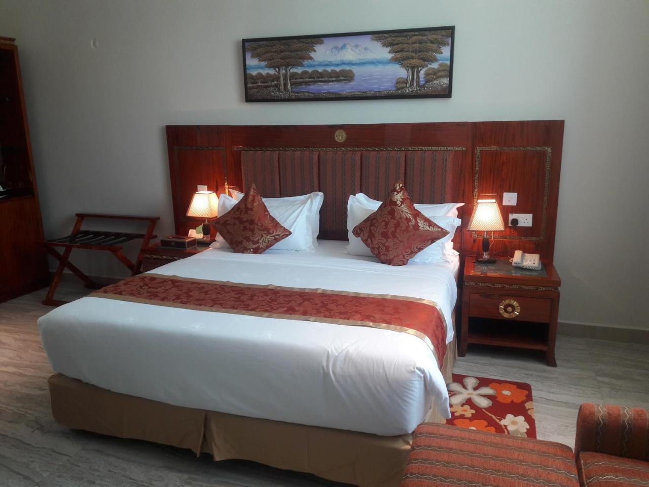 Tiffany Diamond Hotels Ltd - Makunganya Dár Al-Szalám Kültér fotó